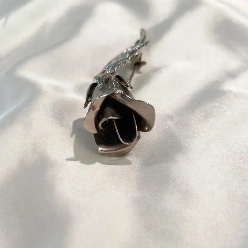 “VTG” Silver Long Stemmed Rose with Textured Leaves Brooch